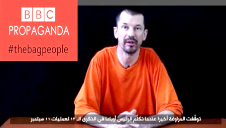 El grupo Estado Islámico (EI) ha difundido en las últimas horas un tercer vídeo propagandístico con uno de sus rehenes en Siria