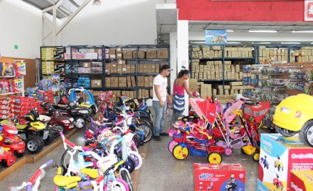 Padres deciden qué llevar ante los elevados precios