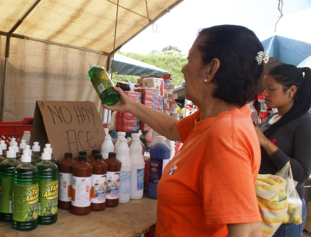 No hay detergente en los mercados populares