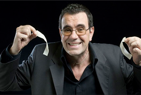El reconocido comediante Laureano Márquez ha vuelto a los escenarios de España con el monólogo Sit Down