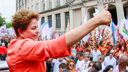 La presidenta brasileña y aspirante a la reelección, Dilma Rousseff, concluyó ayer su propaganda AGENCIAS