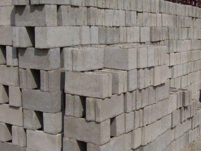 Bloque reaparece costoso