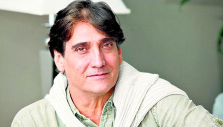 El cantante y actor venezolano Guillermo Dávila continúa estable dentro de lo delicado de su situación en el Hospital Universitario del Centro Médico de San Juan