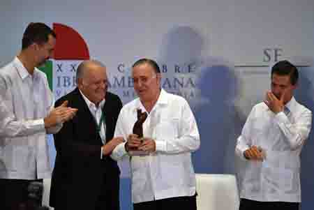 Con las sensibles ausencias de las presidentas de Argentina y Brasil, la XXIV Cumbre Iberoamericana arranca este lunes en Veracruz AFP