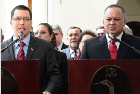"Seguimos dando la dura batalla para que este 2015 sea victorioso y prevalezca la paz y ganemos la batalla de la guerra económica que se ha desatado contra nuestro Gobierno"