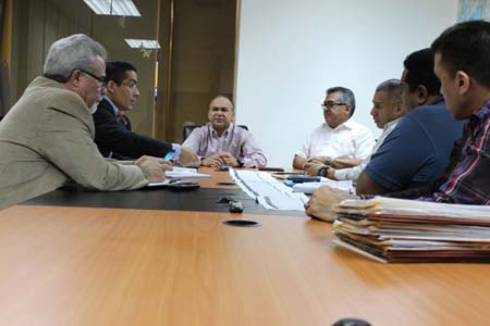 Los ministros Carlos Osorio e Yván Bello se reunieron con representantes de Cavilac "para garantizar lácteos de buena calidad y a precios justos" CORT. MIN. ALIMENTACIÓN