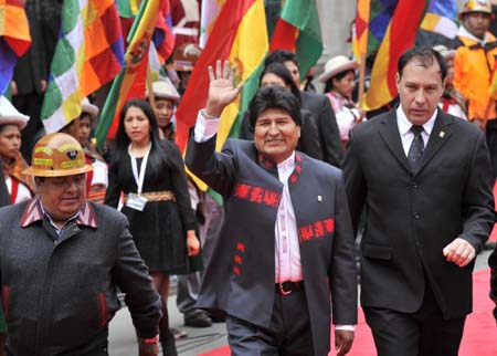 El presidente de Bolivia, Evo Morales, asume este jueves un tercer mandato hasta 2020 con un importante apoyo popular y un dominio del Congreso AGENCIAS