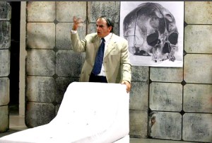 Tras su exitosa temporada de estreno a sala llena en el Centro Cultural B.O.D., el monólogo “Sangre en el diván” se muda al Centro Cultural Chacao
