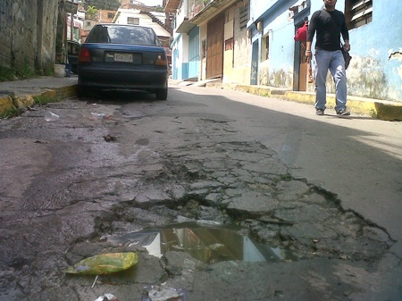 Huecos de las calles parecen perforaciones