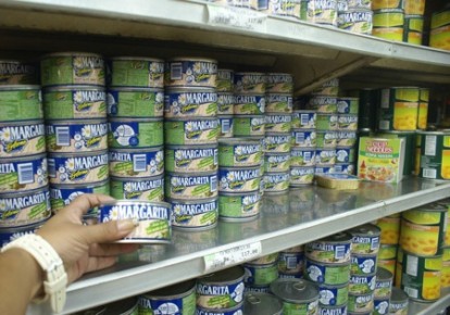 Según comerciantes llega un poquito cada mes