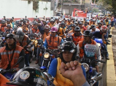 Cientos de mototaxistas encabezaron la caravana que salió desde la Proveeduría de Transporte hasta la Plaza Bolívar