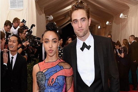 Según la prensa británica, Robert Pattinson planea contraer matrimonio con la cantante Tahliah Barnett, más conocida como FKA twigs, en una ceremonia discreta