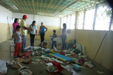 Representantes mostraron preocupación por material de trabajo de sus hijos