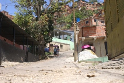 Hace 2 años iniciaron unos trabajos de remodelación por parte de la Alcaldía de Guaicaipuro y nunca fueron terminados