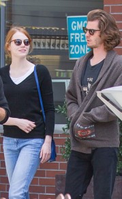Emma Stone está usando a Andrew Garfield 