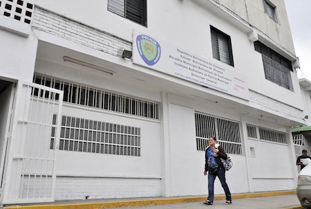 Funcionarios de Poliguaicaipuro le colocaron los ganchos en las inmediaciones de la plaza Miranda. ARCHIVO