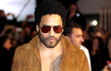 Lenny Kravitz es un hombre ocupado. Aunque la versátil estrella de rock es todavía considerado un “sex symbol” a sus 51 años, el artista asegura que solo le falta el amor