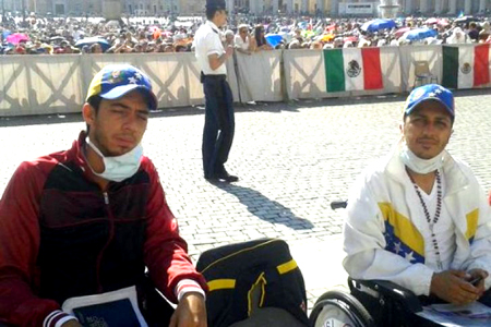 Los concejales de San Cristóbal Martín Paz y José Vicente García, quienes iniciaron una huelga de hambre el pasado viernes 5 de junio y la sostuvieron durante cinco días, le hicieron llegar una carta al Papa Francisco