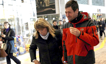 Familiares de las víctimas difundieron a través de su abogado una carta en la que expresaban su rabia, dolor y desesperación ante el retraso en la entrega de los cuerpos de los 72 alemanes muertos en la catástrofe