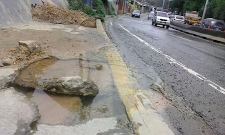 Vecinos se han visto en la obligación de restringir el servicio de agua potable para evitar su despilfarro
