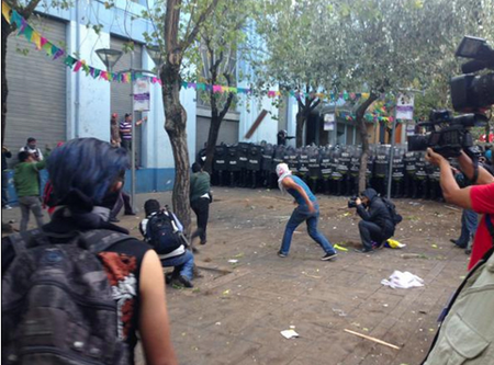 cuador enfrentó este jueves intensas protestas en las calles y el bloqueo de varias vías, en una jornada de rechazo al gobierno y a una enmienda constitucional que permitiría la reelección del presidente Rafael Correa