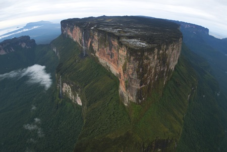 Proa del Roraima. Foto Javier Mesa
