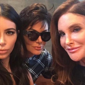 El viernes por la noche toda la familia se reunió para celebrar el cumpleaños 18 de Kylie Jenner.