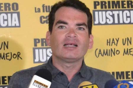 A juicio de Guanipa, el gran debate de esta campaña electoral se dará con los candidatos del “continuismo y la crisis” contra quienes quieren una Asamblea Nacional que resuelva los problemas de la gente y salir de este drama que están viviendo”