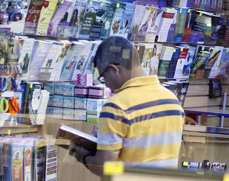 Padres siguen buscando opciones para economizar