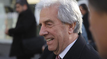 El presidente uruguayo, Tabaré Vázquez, dijo este jueves que su “tarea” de propiciar un diálogo entre los presidentes de Colombia, Juan Manuel Santos, y Venezuela, Nicolás Maduro, se encuentra en un compás de espera