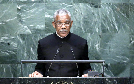El presidente de Guyana, David Granger pidió a la organización que actúe para lograr un arreglo definitivo del conflicto territorial entre los dos países