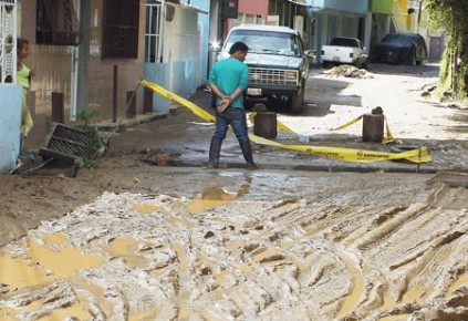 La lluvia se trajo la tierra de las invasiones en Los Lagos