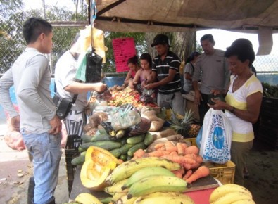 Resulta más beneficioso visitar mercados a cielo abierto que las cadenas alimenticias