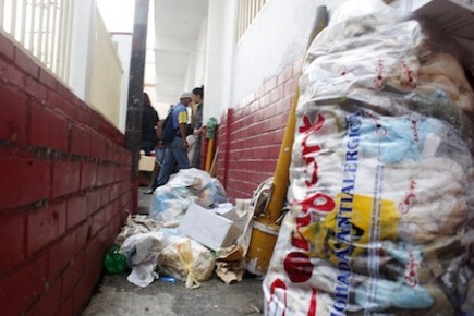 03-AMBUATORIO DIVINO NIÑO REPLETO DE BASURA