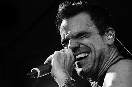 Con esta nueva propuesta el cantante "quiere demostrar asi mismo que puede hacer algo diferente".