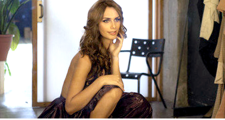 Nació con cuerpo de varón pero el próximo domingo, Ángela Ponce, que ya ostenta el título de Miss Cádiz, luchará por colocarse la corona de Miss World Spain 2015