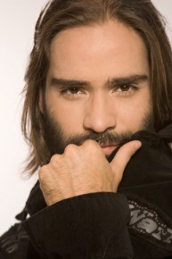 Leonardo Pinto Emperador, es escritor, productor y director de esta original pieza. 