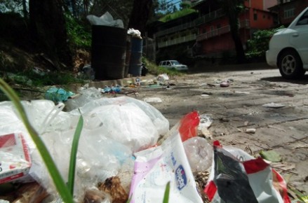 Se necesita con urgencia la instalación de contenedores para el depósito de basura