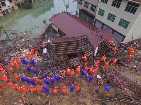21 personas han muerto y 16 se encuentran desaparecidas a causa de un deslizamiento de tierras en el este de China