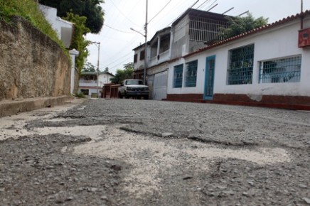 Los vecinos piden asfaltado para todas las calles que interconectan el urbanismo