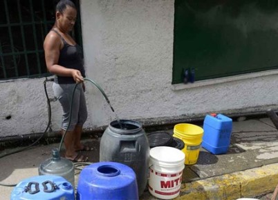 A punta de tobos es que cocinan o se bañan los vecinos de Mataruca