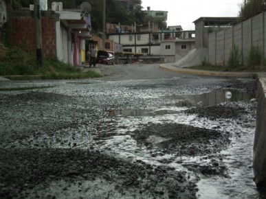 Los huecos son producto de las inundaciones tras las fuertes lluvias