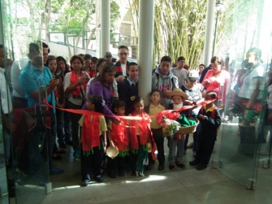De la mano de los mismos estudiantes se procedió a la inauguración de la exposición de pesebres
