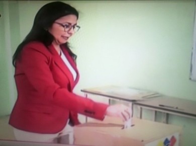 Rodríguez ejerció su derecho al voto en un centro electoral de la ciudad capital