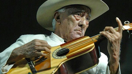El Rey de la bandola, en 2002 recibió el Premio Nacional de Cultura, mención música.