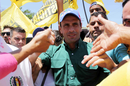 Por cuarto fin de semana seguido, Capriles recorre la nación.