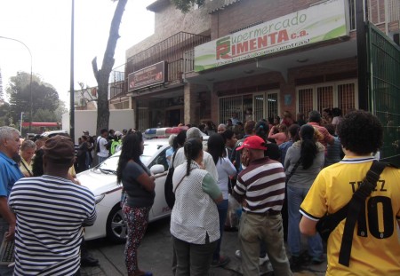 A pesar del precio 162% mayor del costo anterior que era Bs. 220 la cola no se hizo esperar, ARCHIVO
