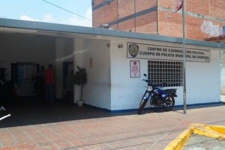 Sede de Policarrizal amaneció custodiada.