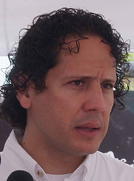 El alcalde Garcés señaló que trabajan para paliar la crítica situación que se vive con el suministro del vital líquido.