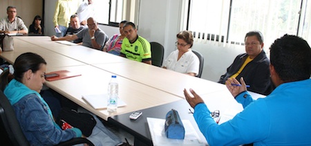 Reunión del alcalde Josy Fernández con miembros de la Asociación Civil Vencedores de Los Salias, luego de una disputa con terrenos en Potrerito